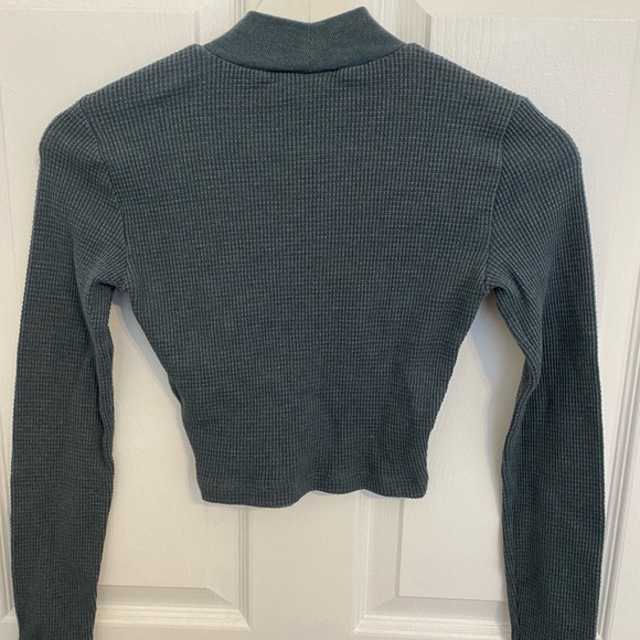 Aritzia mock-neck long sleeve - Picture 2 of 3
